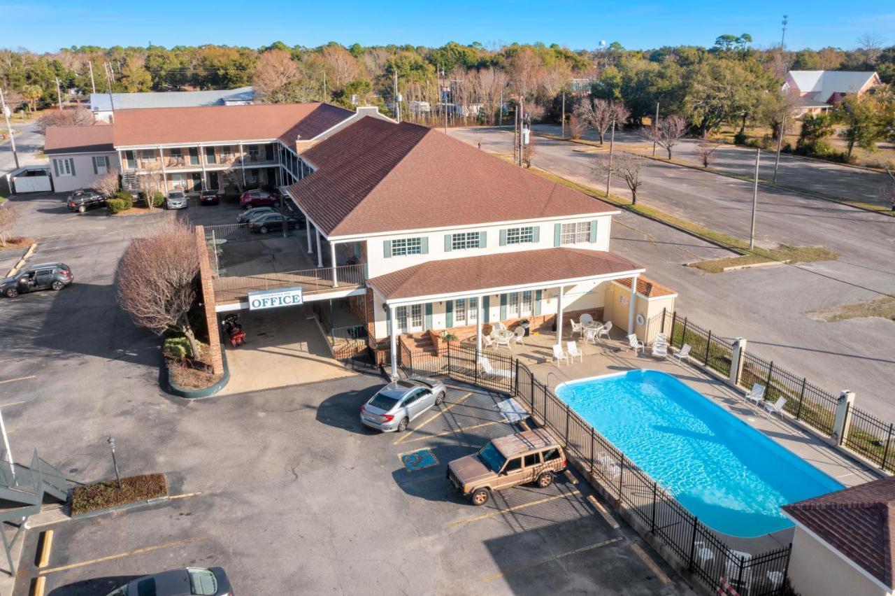 Edgewater - 3*